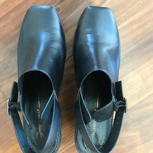 Intentionally Blank Honcho Black Mules Size 7